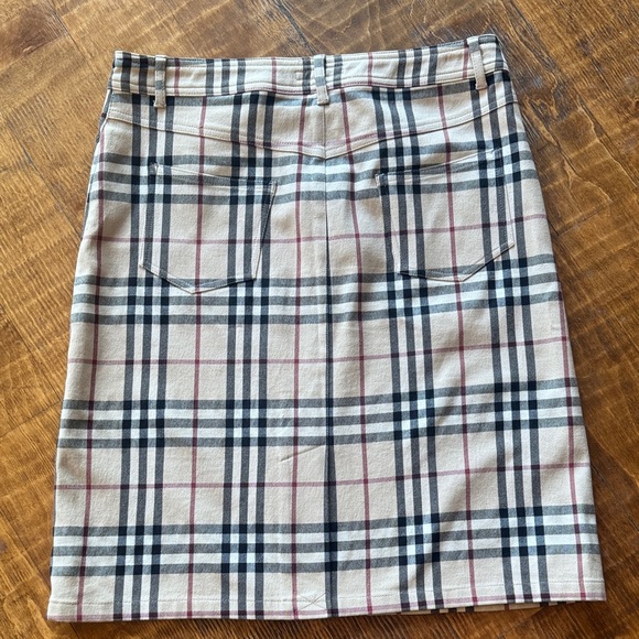 Burberry Plaid Women's Skirt 6 - Picture 5 of 9